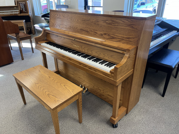 1998 Yamaha P22 studio piano - Upright - Studio Pianos